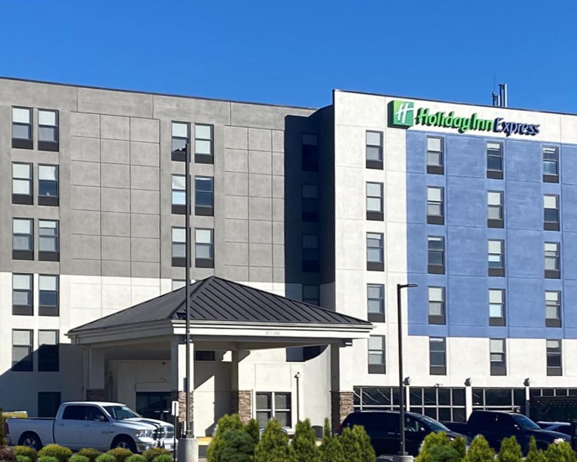 Holiday Inn Express & Suites Central Omaha By Ihg Bagian luar foto