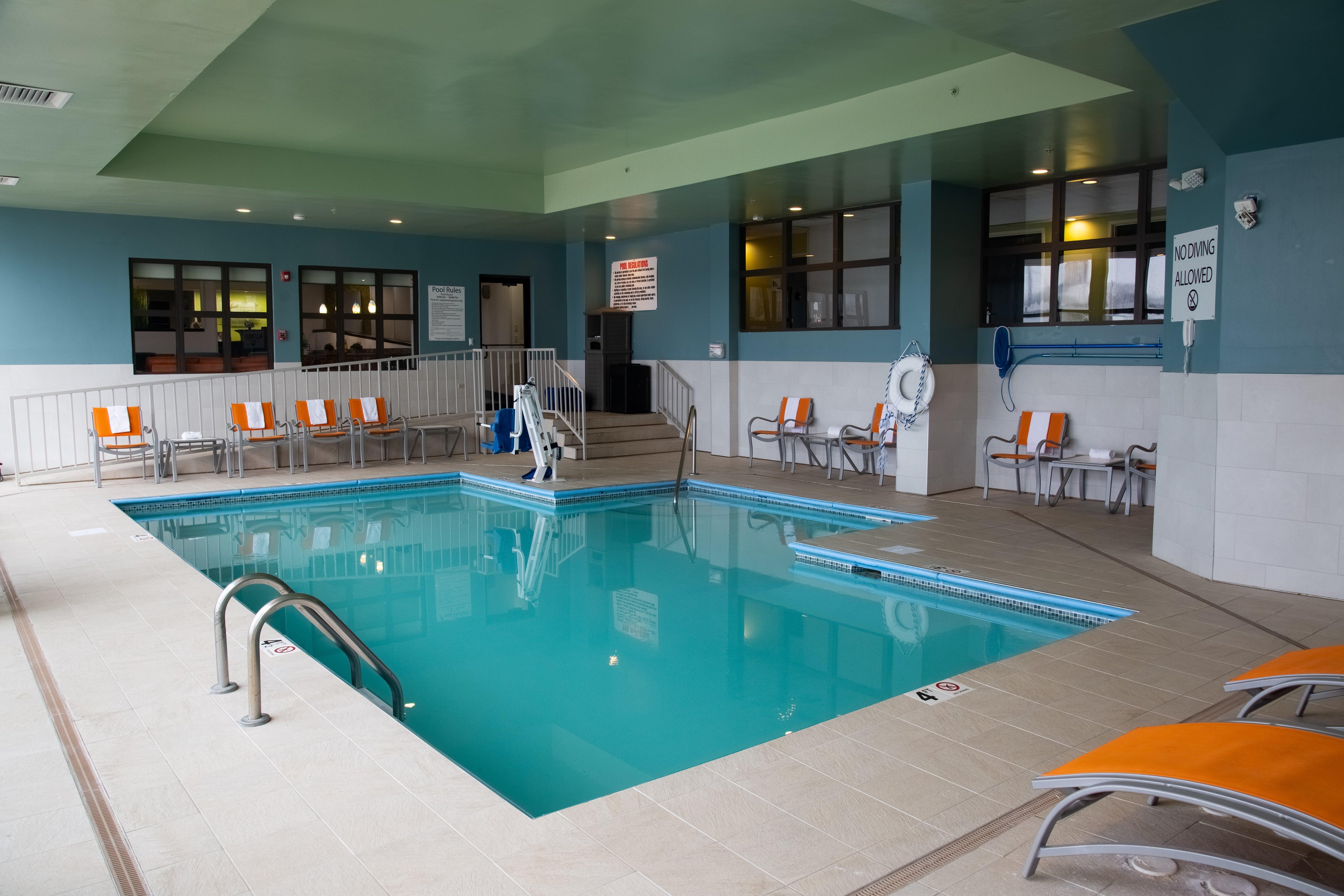 Holiday Inn Express & Suites Central Omaha By Ihg Bagian luar foto