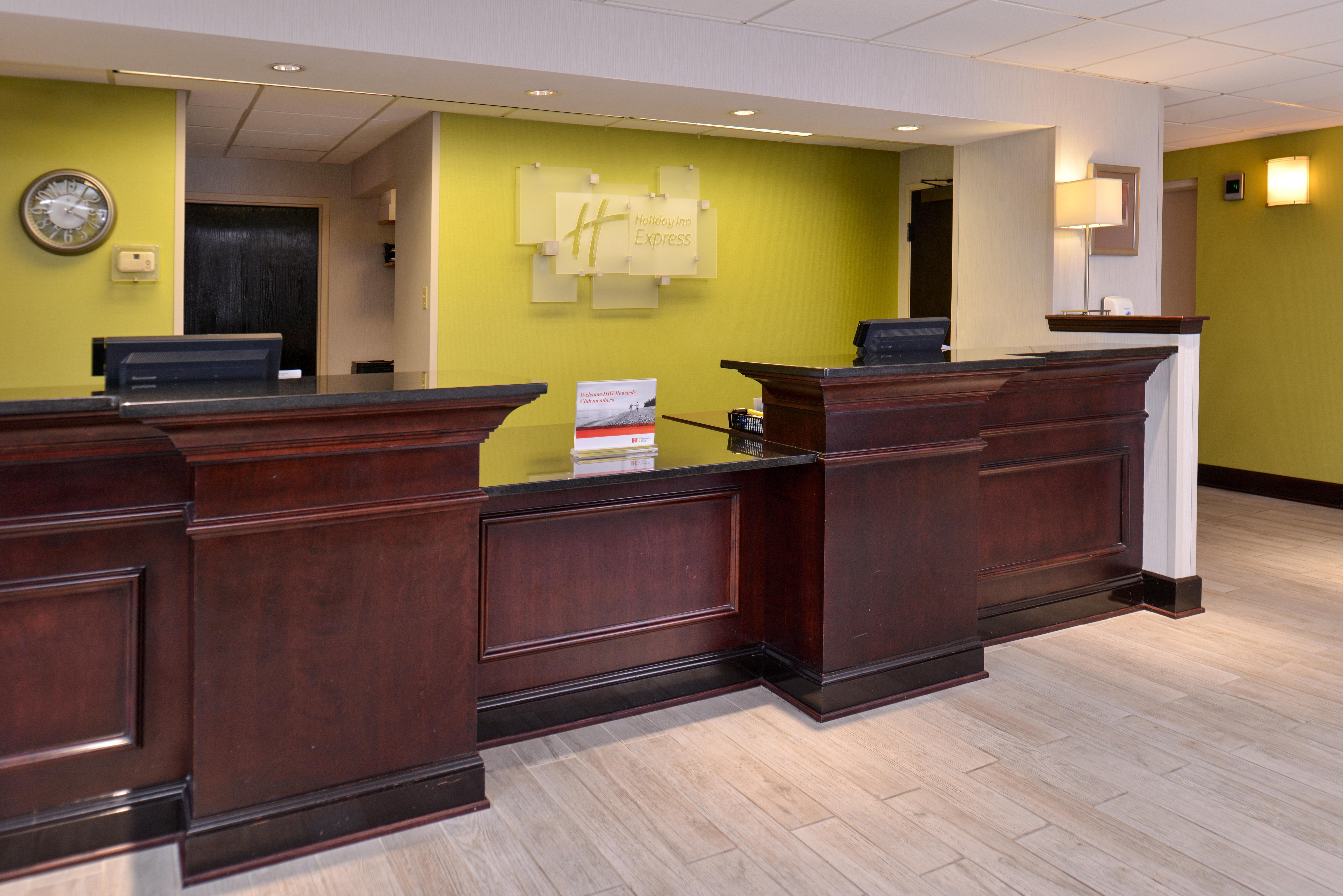 Holiday Inn Express & Suites Central Omaha By Ihg Bagian luar foto